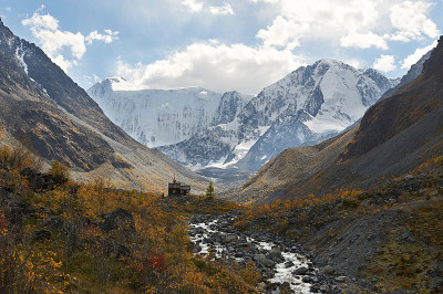 美丽的秋景，阿尔泰山俄。