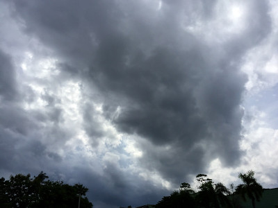 下雨的云