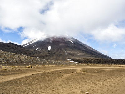 《指环王》、《末日火山》电影的拍摄地点是新西兰的汤加里罗阿尔卑斯山