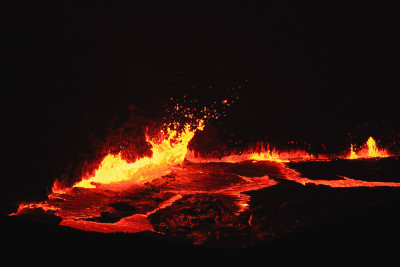 埃塞尔比亚达纳基尔火山Erta Ale火山燃烧的熔岩湖。0229
