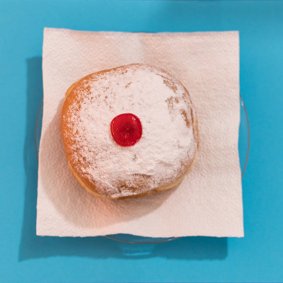 光明节嘲笑sufganiyah(甜甜圈)