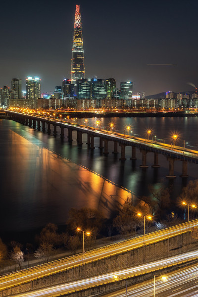 夜晚的乐天塔