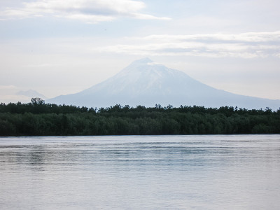 堪察加的风景，山脉和火山。