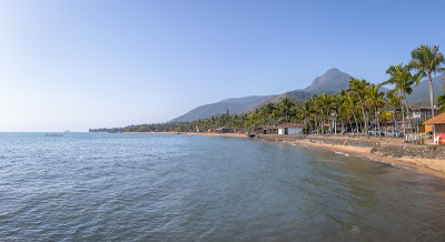 Praia do Pereque海滩的全景- Ilhabela，圣保罗，巴西