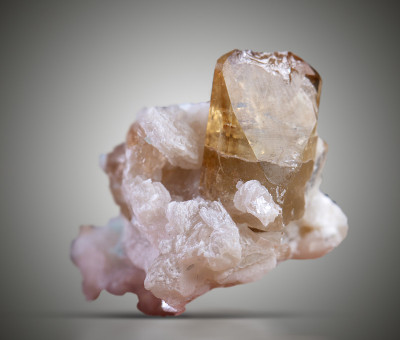 黄水晶,
矿物样品石岩石地质宝石晶体