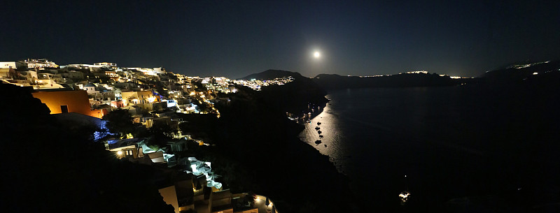 希腊伊亚圣托里尼岛夜景全景