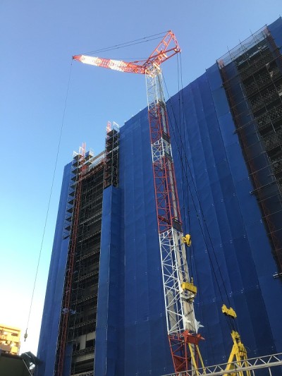建筑工地及起重机