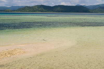 从久崎海岸看Iriomote岛(小浜岛/小浜岛，冲绳)