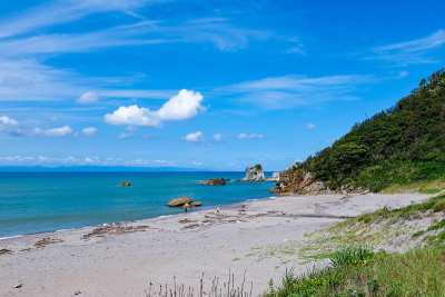 白岩市马泽野浦海滩(新泻县新泻市西馆区)
