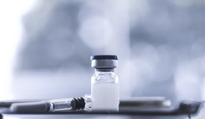 疫苗瓶剂量流感注射药物针筒注射器，医学概念接种疫苗皮下注射治疗疾病护理医院预防免疫疾病疾病婴儿儿童。