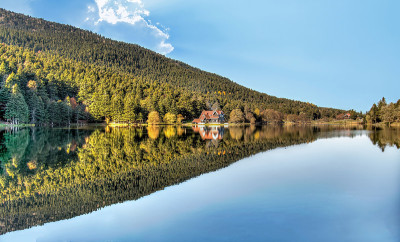 从土耳其博卢俯瞰阿班特湖的全景