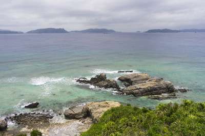 日本冲绳岛阿仁海滩全景图。