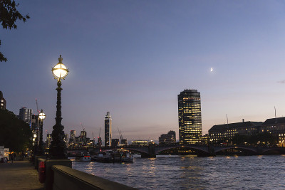 泰晤士河夜景，英国伦敦