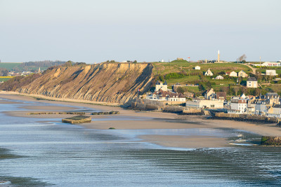在欧洲，在法国，在诺曼底，在夏天，在阳光明媚的日子里，Arromanches les Bains镇。