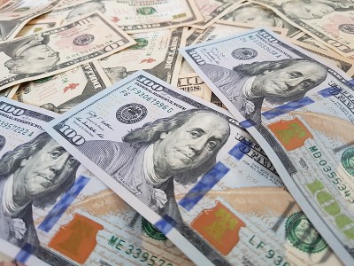 经营理念、背景、金融投资和货币兑换:美元现金随时准备投资世界各地