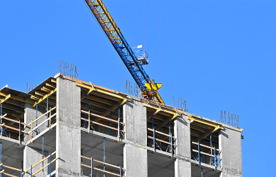 起重机及高层建筑工地