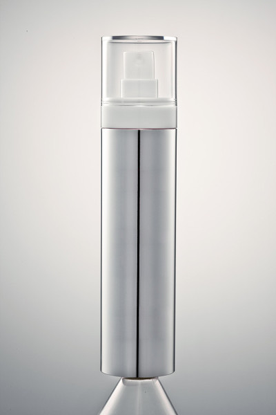 现实的化妆品瓶。容器霜，泡沫和其他化妆品。