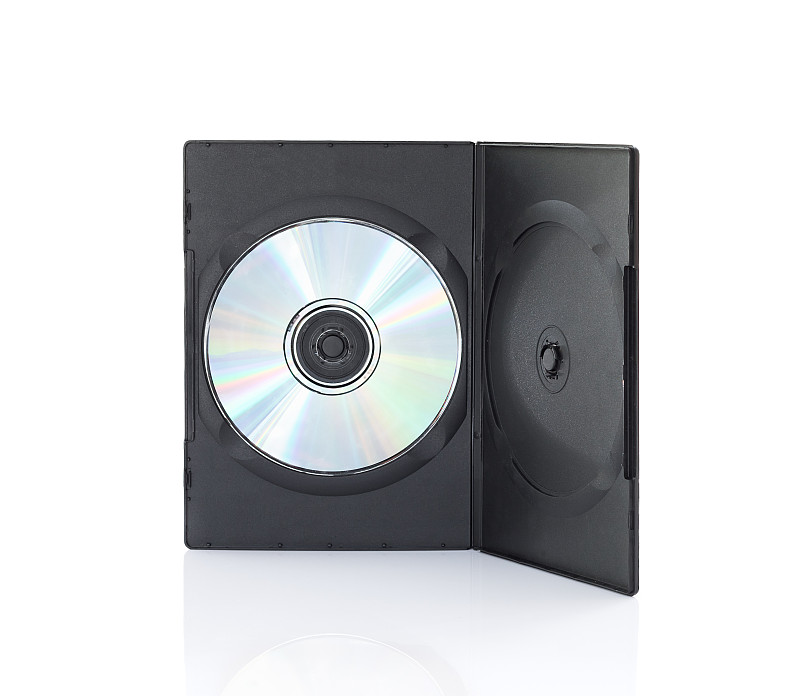 DVD盒与光盘在白色背景