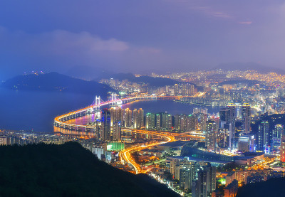 韩国釜山夜间鸟瞰图