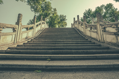 桂林山湖大理石桥的空阔楼梯