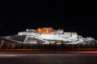 布达拉宫夜景