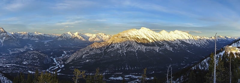 硫磺山全景在班夫，加拿大在冬天