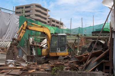 在日本的建筑工地拆卸