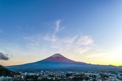 川口湖鸟瞰图，位于Fujikawaguchiko和Minobu边境，山ashi县南部靠近富士山，日本