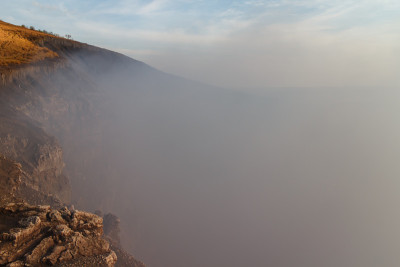玛雅火山在阳光下的景色