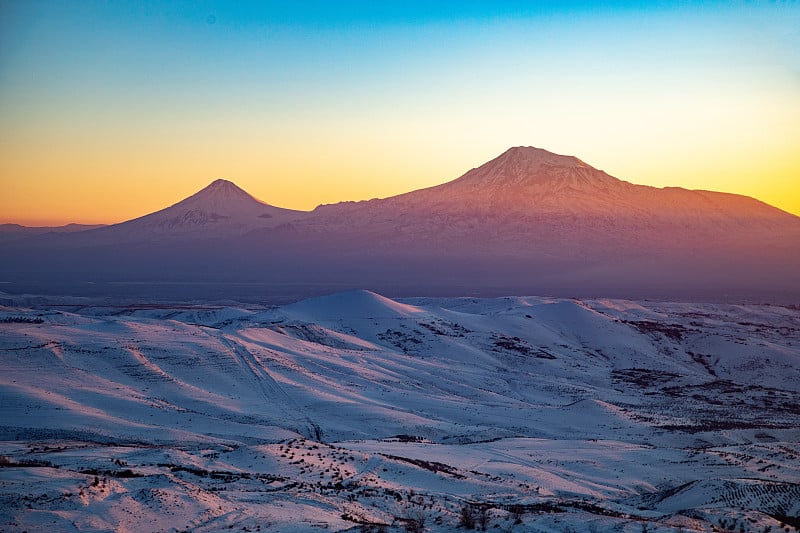 亚拉腊山雪景