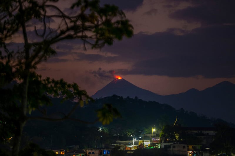 新普韦布洛Viñas，圣罗莎，帕卡亚火山喷发。