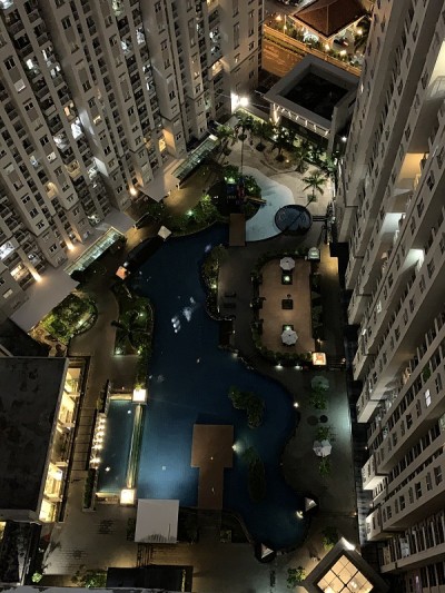 池在晚上