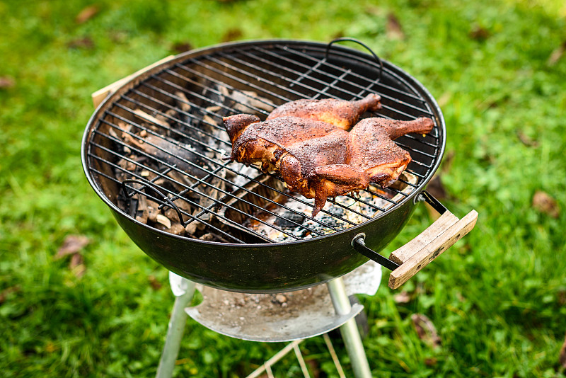 传统的烤鸡肉。