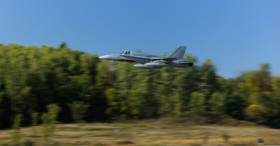 F-18战斗机低空飞行