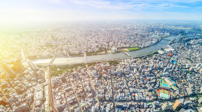 城市城市天际线鸟瞰图在近藤区，日本