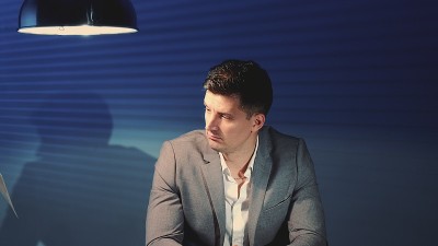 警方探员出示了此人的照片，但犯罪嫌疑人没有认出任何人