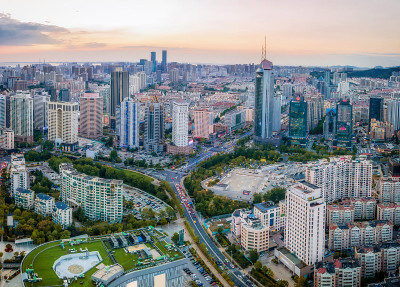 航拍青岛海岸线建筑景观天际线