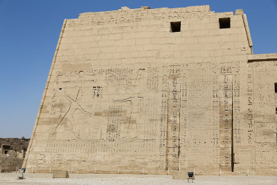 埃及卢克索的Medinet Habu神庙