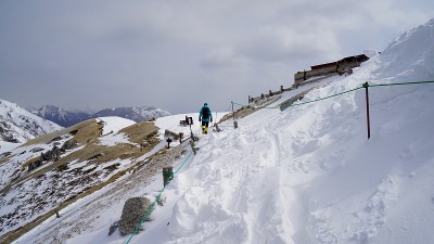 冬天登山，很快，恩赞苏