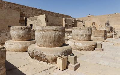 埃及卢克索的Medinet Habu神庙的柱子