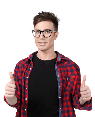 穿格子衬衫的男人