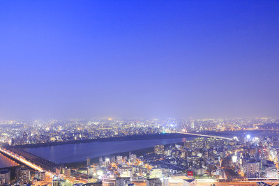 夜晚的大阪天际线