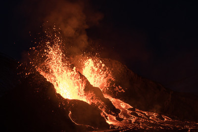 冰岛雷克雅内斯法格拉尔斯贾尔山的盖尔丁达里尔火山喷发点