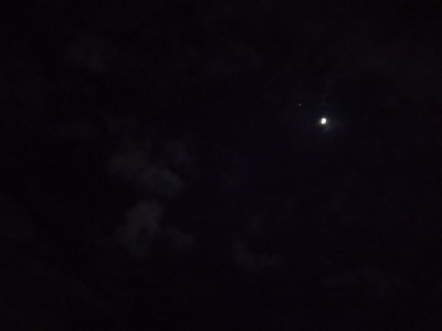 月亮和星星明亮