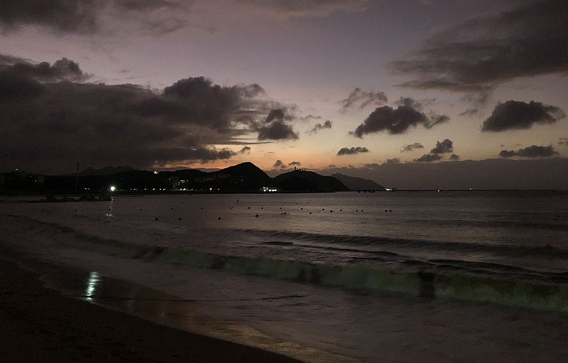 大东海海滩上的日出(中国海南)
