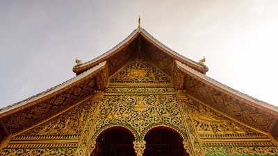 老挝琅勃拉邦国家博物馆的Haw Pha Bang佛寺的近景。