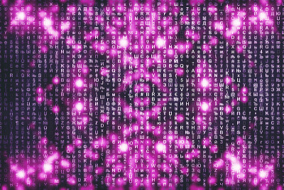粉色矩阵数字背景。抽象的网络空间的概念。人物倒了。来自符号流的矩阵。虚拟现实设计。复杂的算法数据黑客