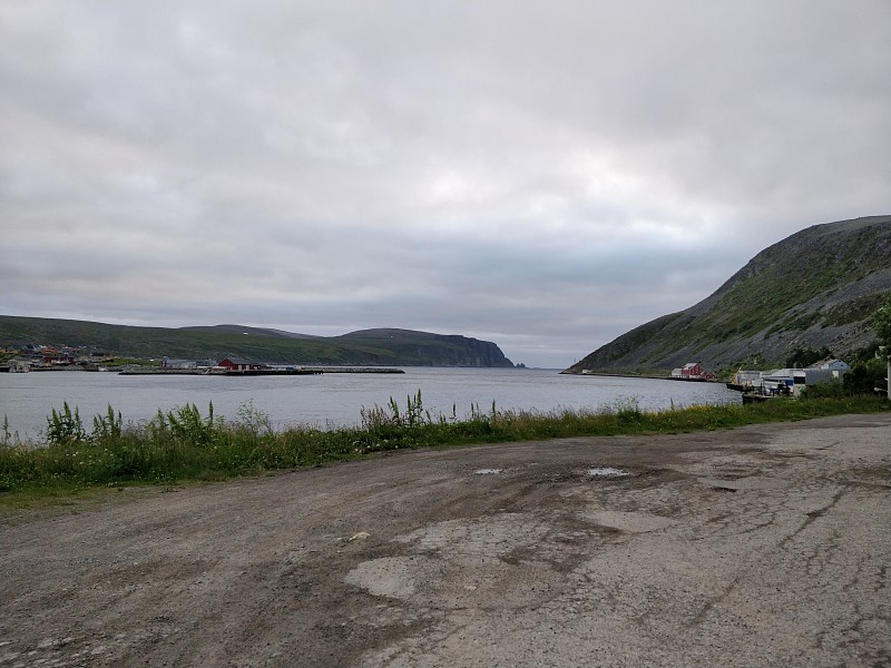 挪威北部北冰洋海湾地区，渔村和渔船