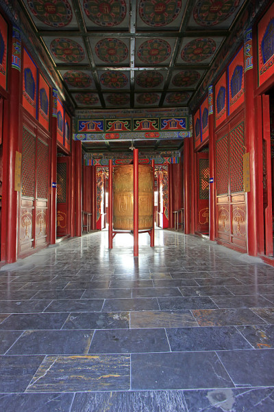 2015年2月6日，内蒙古呼和浩特市，大昭寺的大转经轮