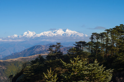从印度大吉岭山的山达克弗观看干城章嘉山